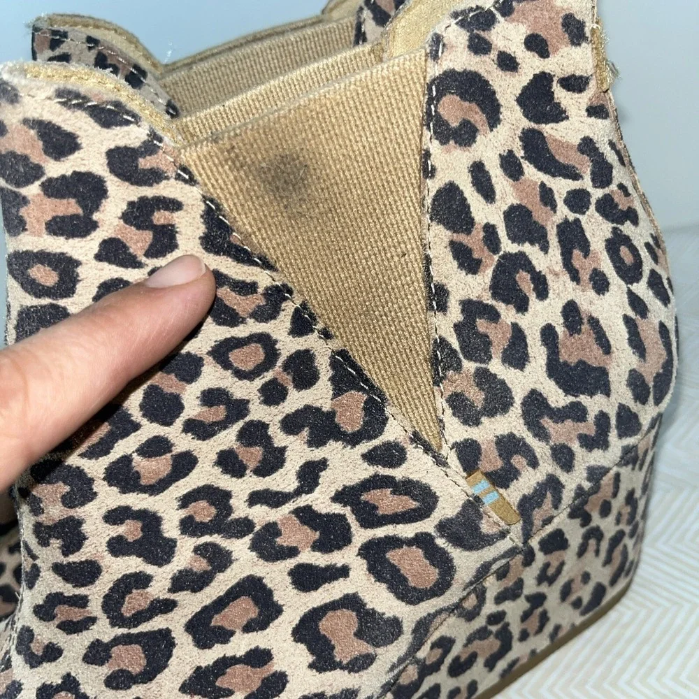 Toms Kelsey Desert Tan Leopard Pull On Wedge Heel Suede Ankle Boot Sz 8.5 Comfor